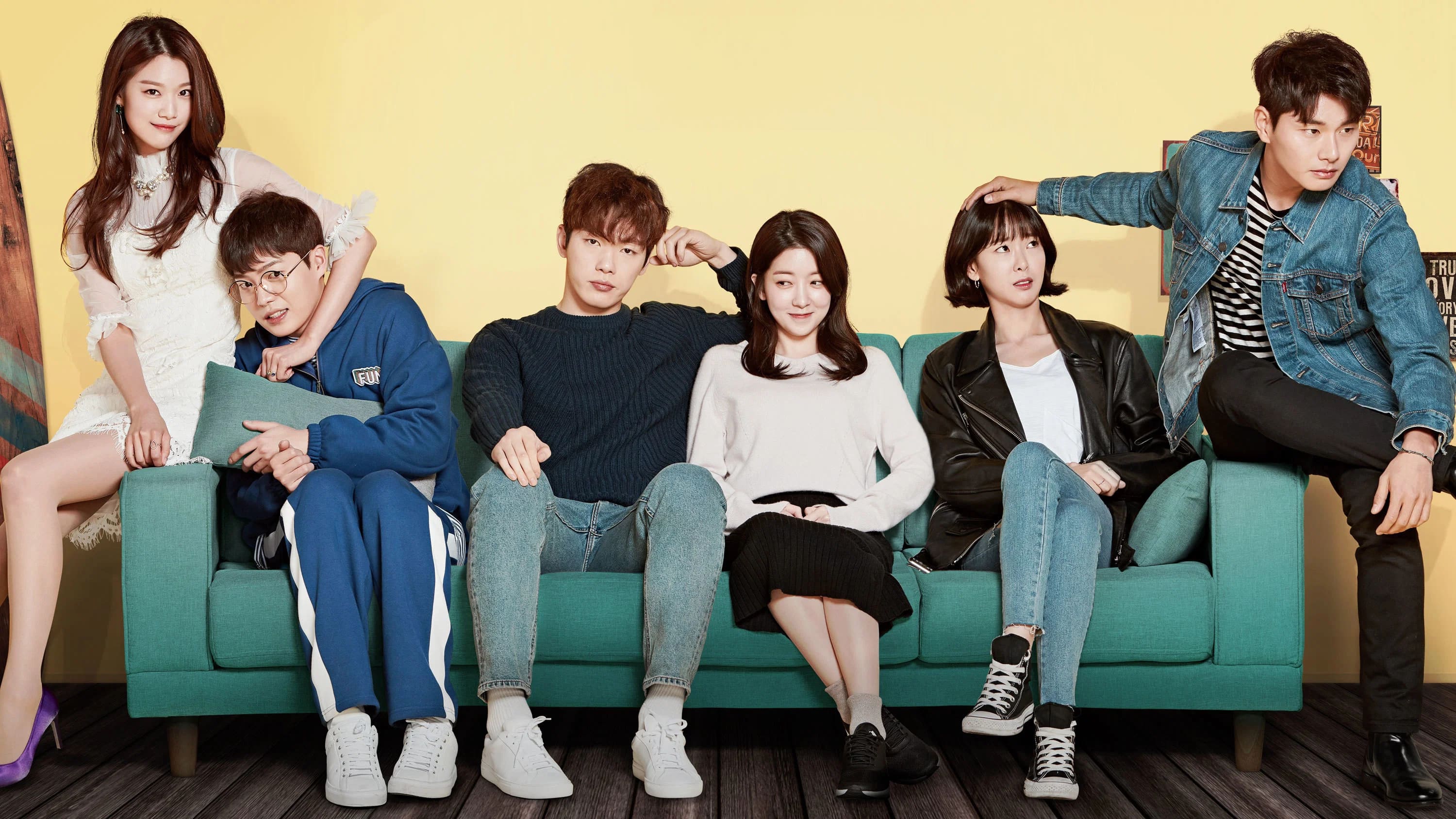 Min Soo-ah, Bong Doo-sik, Kang Dong-gu, Han Yoon-ah, Kang Seo-jin and Lee Joon-ki sit together on a sofa, posing together for the picture.